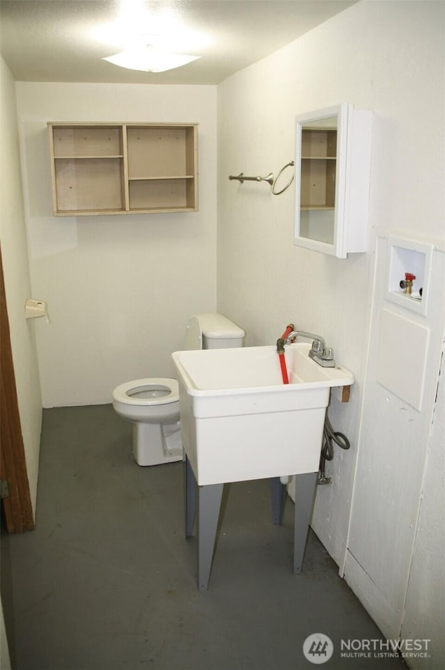 552 Maple St S, Okanogan, WA 98844 - bathroom with toilet and a sink