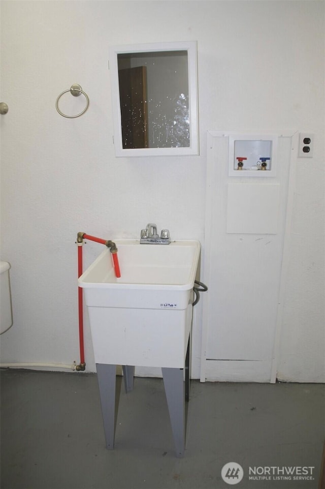 552 Maple St S, Okanogan, WA 98844 - washroom with hookup for a washing machine