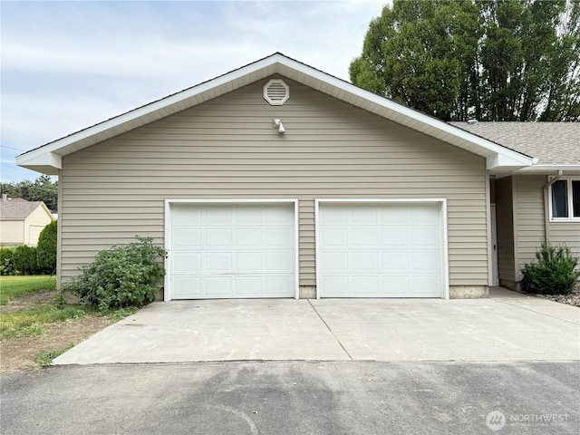 16 W Douglas St, Harrington, WA 99134 - view of garage