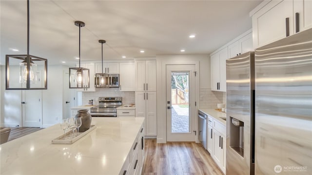 840 SW 306th St, Federal Way, WA 98023 - kitchen featuring stainless steel appliances, white cabinets, light wood finished floors, backsplash, and recessed lighting