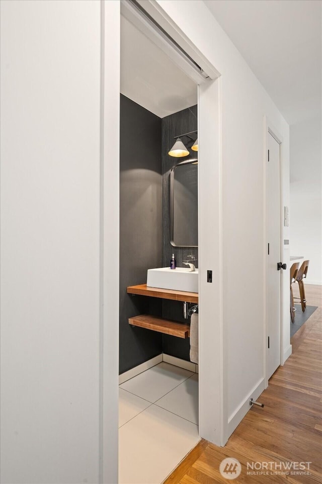 6024 Gould Ave S, Seattle, WA 98108 - closet with a sink