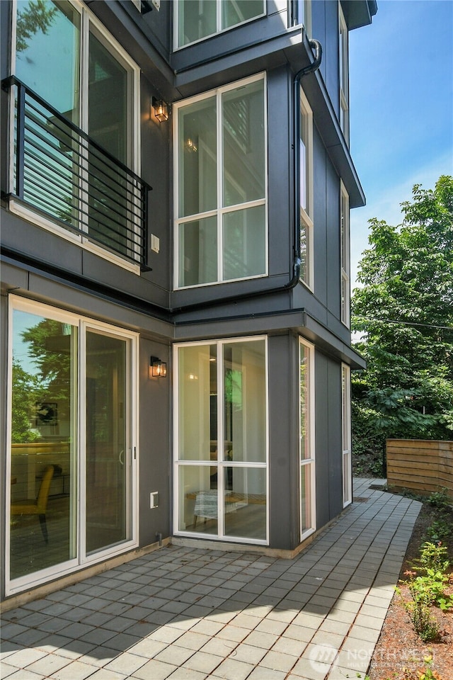 629A W Emerson Ave, Seattle, WA 98119 - wooden terrace featuring a patio area