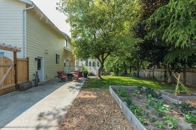 2414 42nd Pl, Anacortes, WA 98221 - fenced backyard with a garden and a patio area