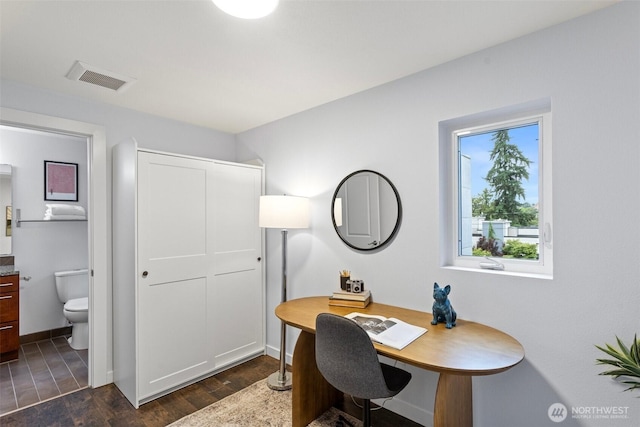 1541 18th Ave S, Seattle, WA 98144 - office area featuring dark wood finished floors and baseboards