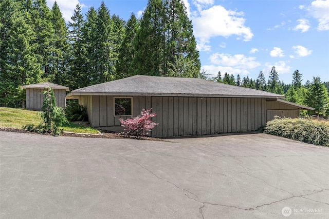 106 Barba Rd, Castle Rock, WA 98611 - view of garage
