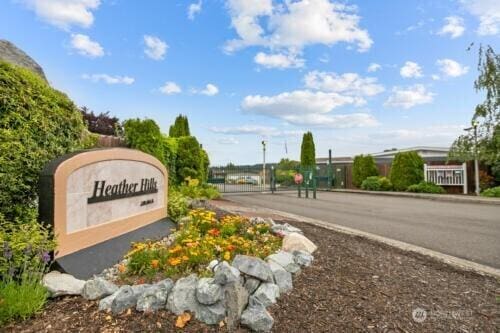 2500 Alder St Unit 335, Milton, WA 98354 - community sign featuring a gate