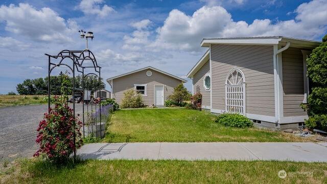 1448 Rd C NE, Moses Lake, WA 98837 - view of green lawn