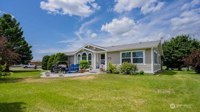1448 Rd C NE, Moses Lake, WA 98837 - rear view of house featuring a lawn