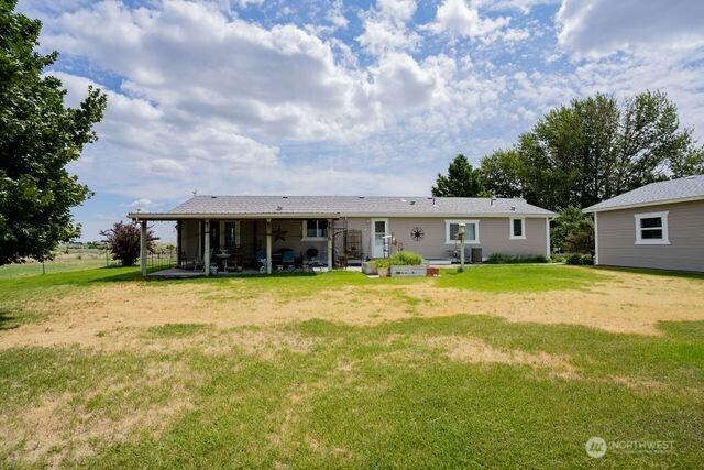 1448 Rd C NE, Moses Lake, WA 98837 - rear view of house with a yard