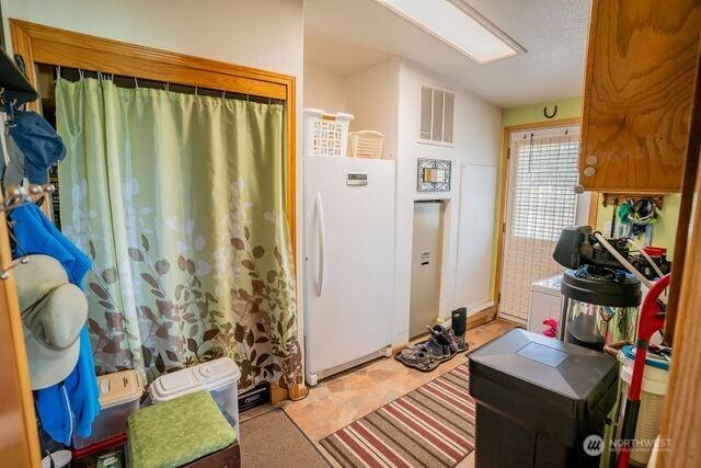 1448 Rd C NE, Moses Lake, WA 98837 - interior space