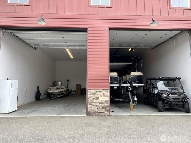 9532 NW Ridgeview Dr Unit 36, Quincy, WA 98848 - garage featuring freestanding refrigerator