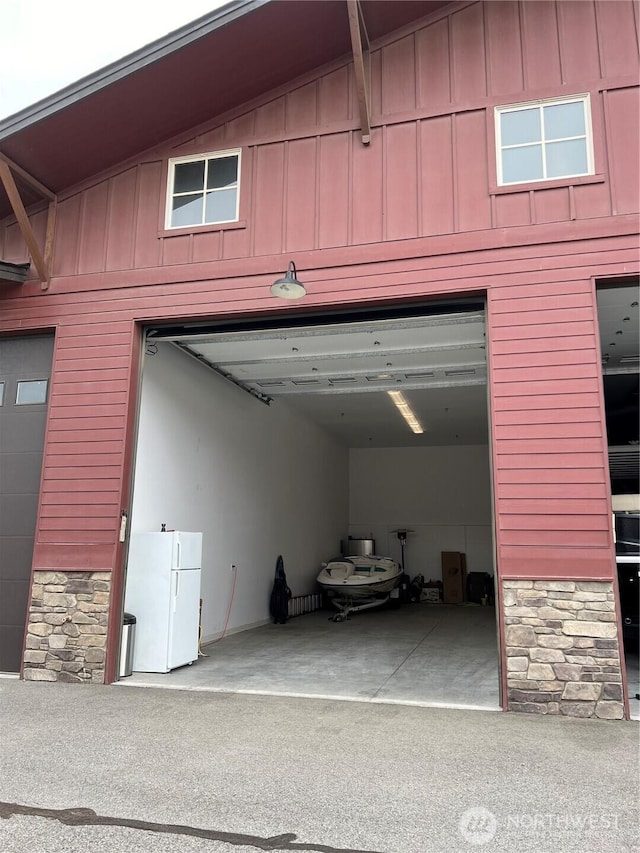 9532 NW Ridgeview Dr Unit 36, Quincy, WA 98848 - garage with freestanding refrigerator