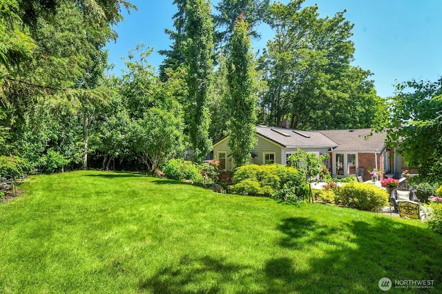 16525 39th Ave NE, Lake Forest Park, WA 98155 - view of grassy yard with a patio area