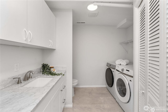 20873 2nd Pl SW, Normandy Park, WA 98166 - laundry room featuring washing machine and clothes dryer and a sink