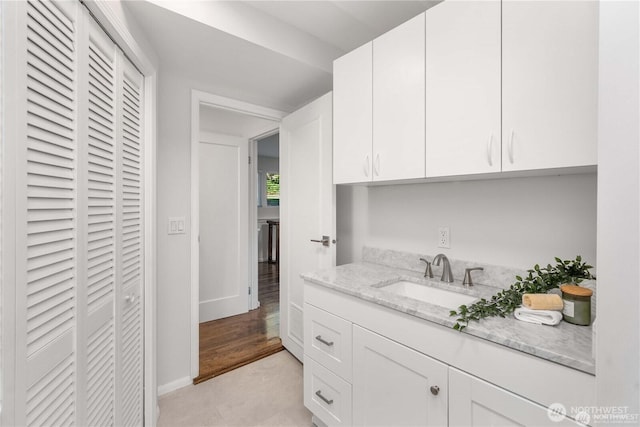 20873 2nd Pl SW, Normandy Park, WA 98166 - laundry area with a sink and baseboards
