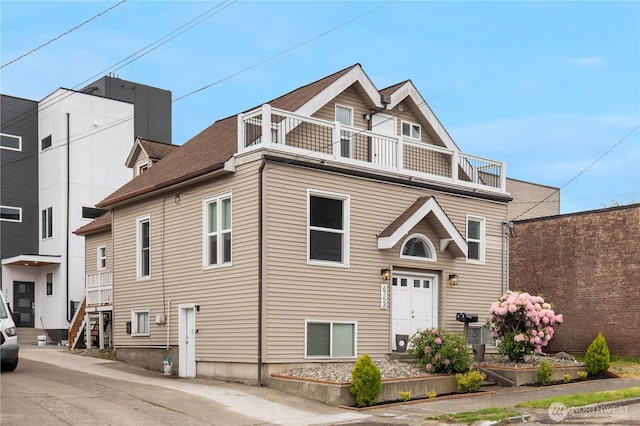 6753 14th Ave NW, Seattle, WA 98117 - view of front facade featuring a balcony