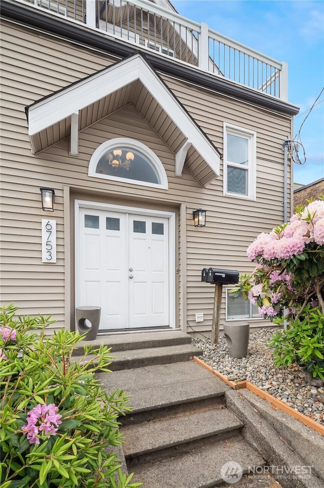6753 14th Ave NW, Seattle, WA 98117 - property entrance with a balcony
