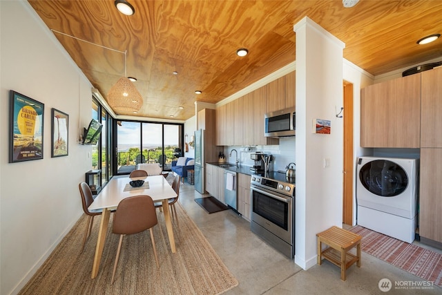 23648 Cliffe Pointe Rd NW Unit 10C, Quincy, WA 98848 - kitchen featuring stainless steel appliances, washer / dryer, wood ceiling, modern cabinets, and a wall of windows