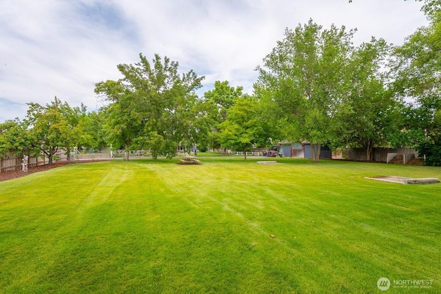 7649 Mcdougal Ave NE, Moses Lake, WA 98837 - view of yard featuring an outbuilding