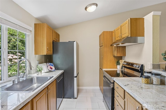 13145 102nd Ln NE Unit 6, Kirkland, WA 98034 - kitchen featuring stainless steel appliances, under cabinet range hood, light countertops, and light tile patterned floors