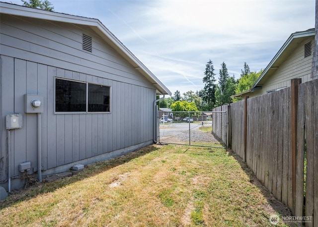 9610 Belmont Dr, Everett, WA 98208 - view of yard featuring driveway
