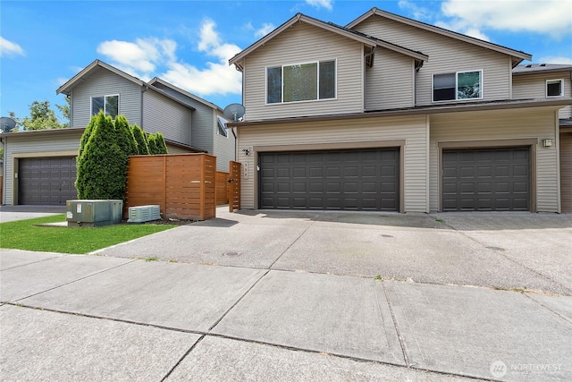 990 43rd Ct NE, Auburn, WA 98002 - traditional-style house featuring a garage and driveway