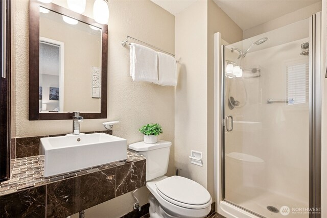 8524 46th Ct NE, Olympia, WA 98516 - bathroom featuring a shower stall, vanity, and a textured wall