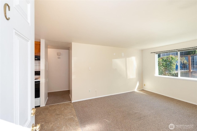 633 W Emerson St, Seattle, WA 98119 - spare room with baseboards