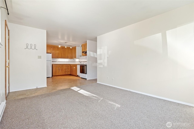633 W Emerson St, Seattle, WA 98119 - unfurnished living room featuring baseboards and light carpet
