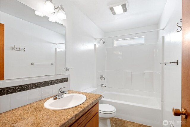 633 W Emerson St, Seattle, WA 98119 - bathroom featuring vanity, tub / shower combination, and tasteful backsplash