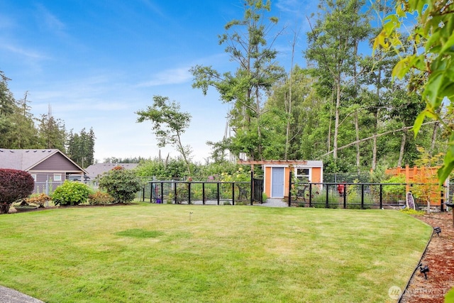 2610 E Section St Unit 25, Mount Vernon, WA 98274 - fenced backyard featuring a shed