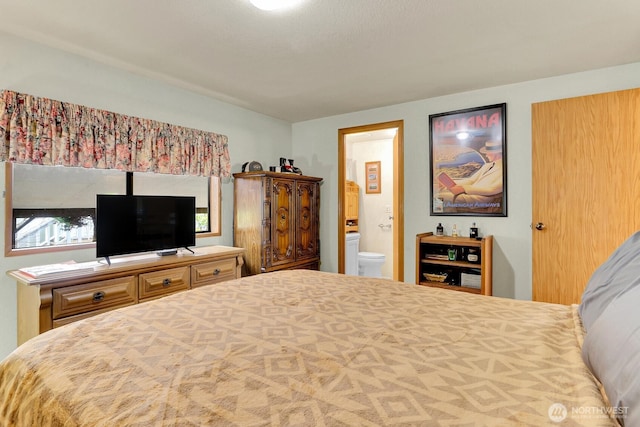 1427 100th St SW Unit 160, Everett, WA 98204 - bedroom with ensuite bath and multiple windows