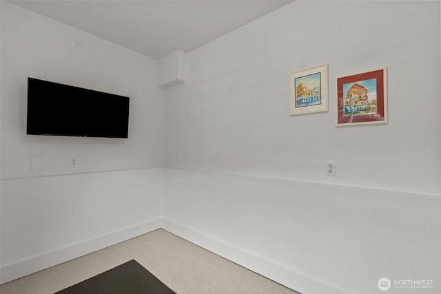 4252 Williams Ave W, Seattle, WA 98199 - unfurnished room with baseboards
