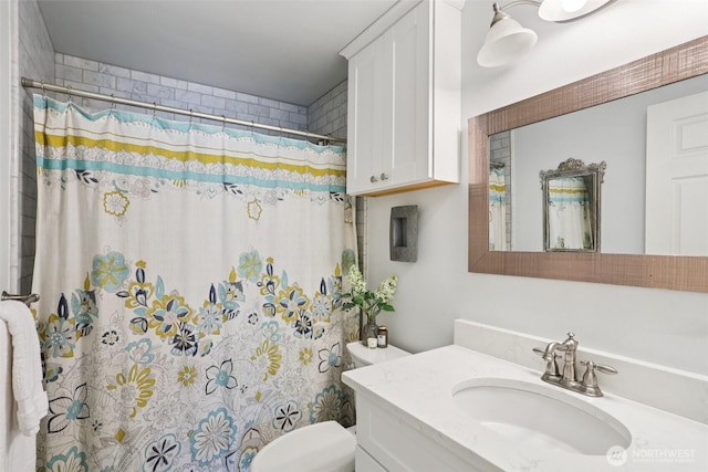 7622 130th Ave NE, Kirkland, WA 98033 - full bath featuring vanity and curtained shower