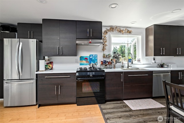 538 NW Ensign Dr, Oak Harbor, WA 98277 - kitchen featuring appliances with stainless steel finishes, under cabinet range hood, light countertops, light wood-style flooring, and recessed lighting