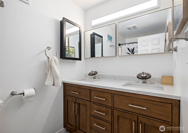 538 NW Ensign Dr, Oak Harbor, WA 98277 - full bath featuring double vanity