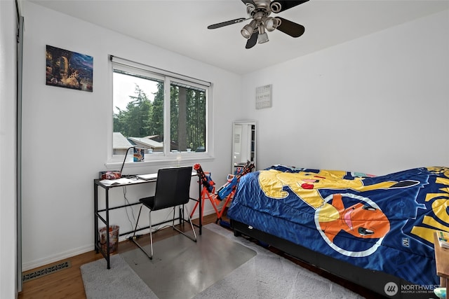 538 NW Ensign Dr, Oak Harbor, WA 98277 - bedroom with wood finished floors and a ceiling fan