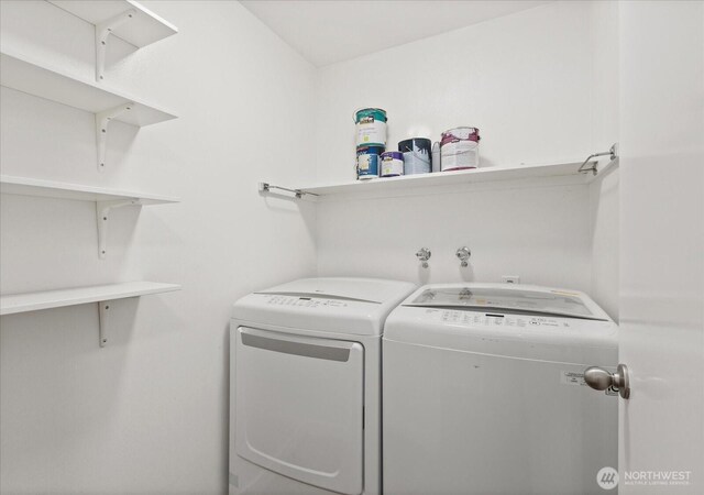 2636 22nd Ave W Unit 101, Seattle, WA 98199 - laundry area featuring washing machine and dryer