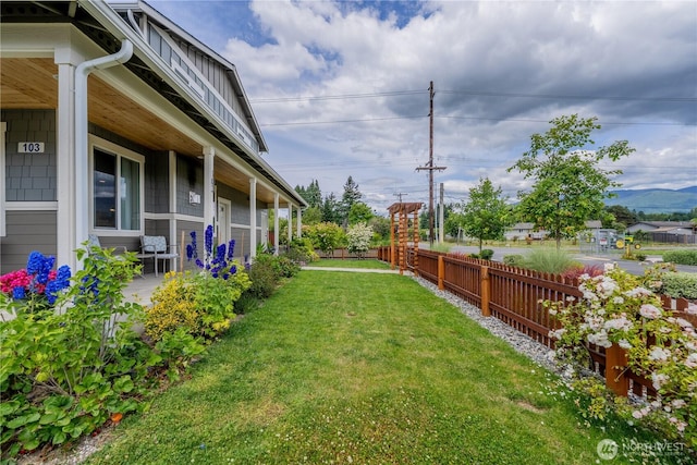 103N Trail Rd, Sedro Woolley, WA 98284 - view of yard featuring a porch
