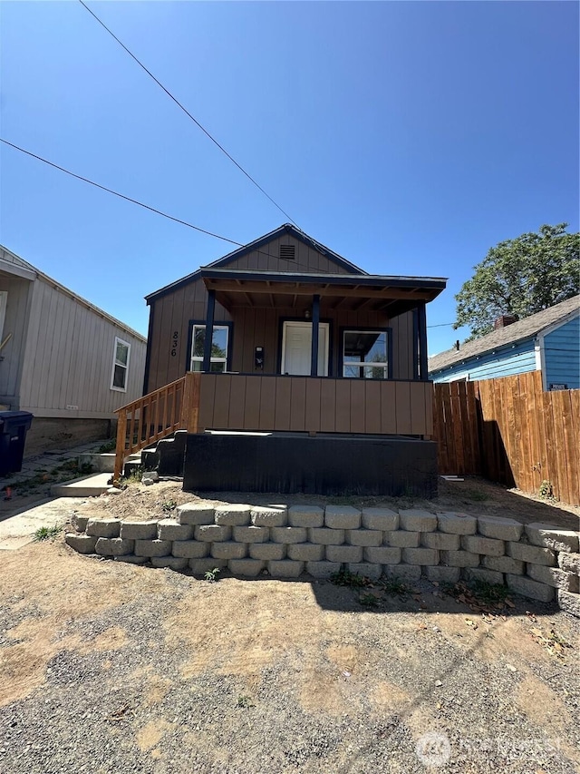 836 S Cashmere St, Wenatchee, WA 98801 - view of front of property featuring board and batten siding