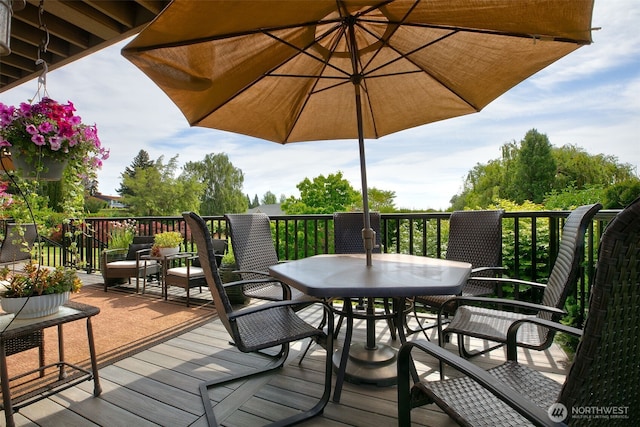 7610 Scenic Dr, Yakima, WA 98908 - wooden deck with outdoor dining space