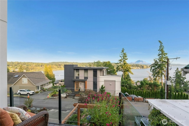 8812 NE 117th Pl, Kirkland, WA 98034 - view of front facade featuring a mountain view and a balcony
