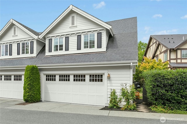 2621 NE Park Dr, Issaquah, WA 98029 - view of front of property with a garage and driveway