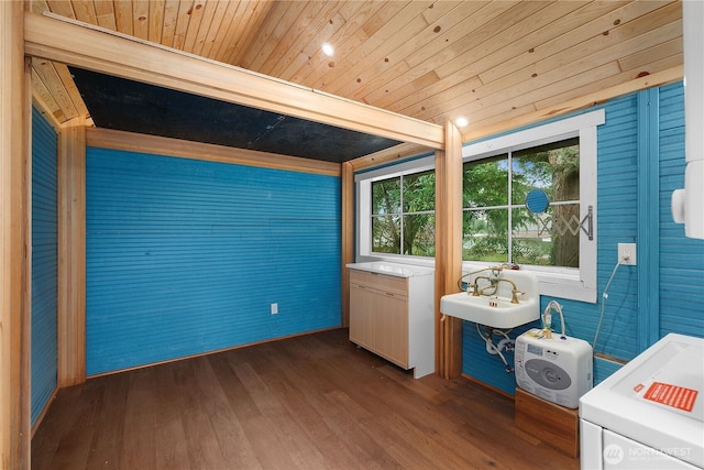 1114 5th Ave SW, Olympia, WA 98502 - sunroom with a sink