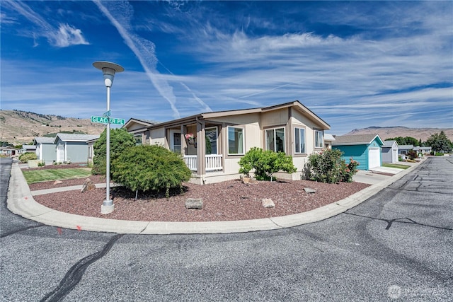 1700 Twin Peaks Dr Unit 71, Wenatchee, WA 98801 - manufactured / mobile home featuring a mountain view, a porch, and a garage