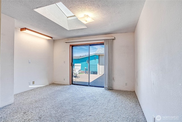 1700 Twin Peaks Dr Unit 71, Wenatchee, WA 98801 - spare room featuring carpet floors, a skylight, and a textured ceiling