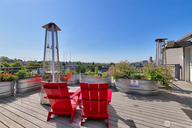 530 Broadway E Unit 612, Seattle, WA 98102 - view of wooden deck