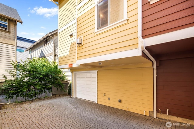 5798 Roosevelt Way NE, Seattle, WA 98105 - view of garage