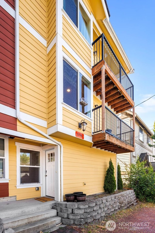 5798 Roosevelt Way NE, Seattle, WA 98105 - view of exterior entry with a balcony