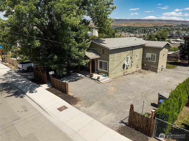 755 S Chelan Ave, Wenatchee, WA 98801 - view of front of home with gravel driveway
